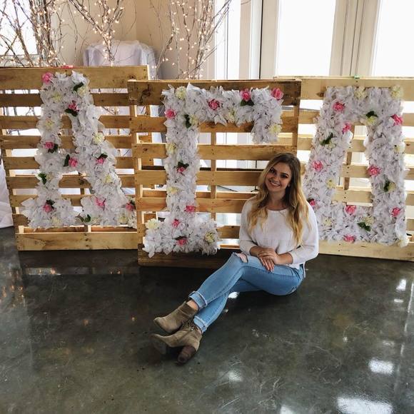 Meet your Posher, Alexis - Picture 1 of 1